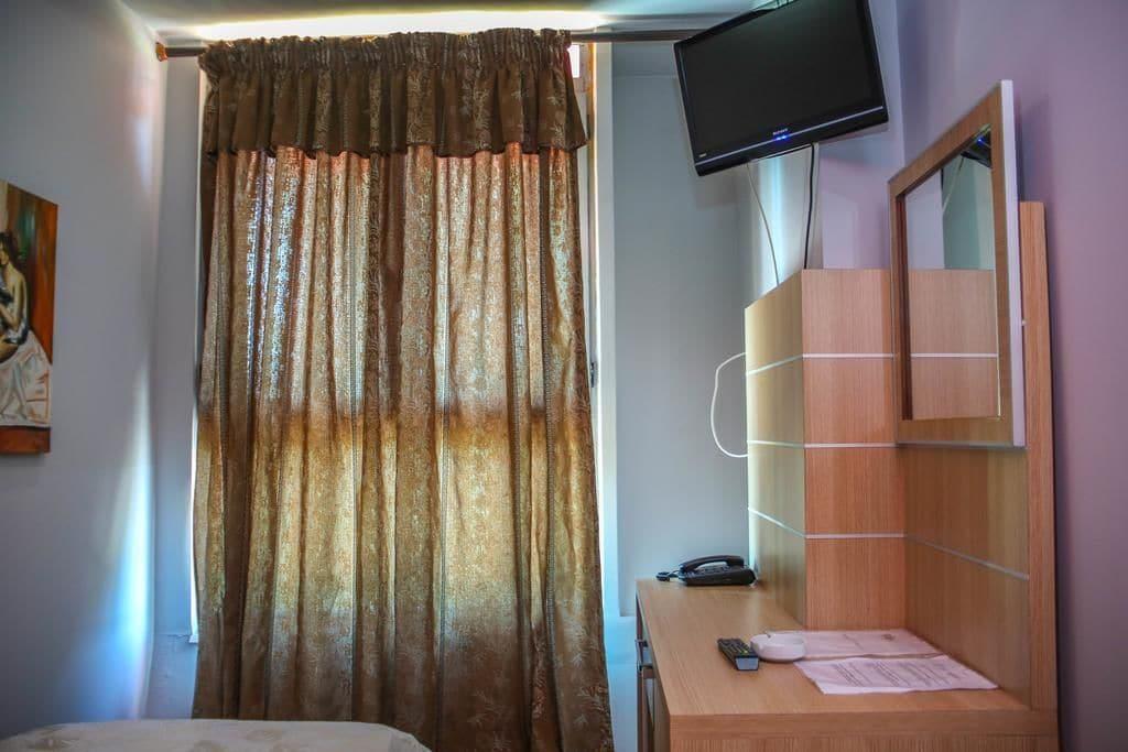 Hotel Vila Aeroport Rinas Dış mekan fotoğraf