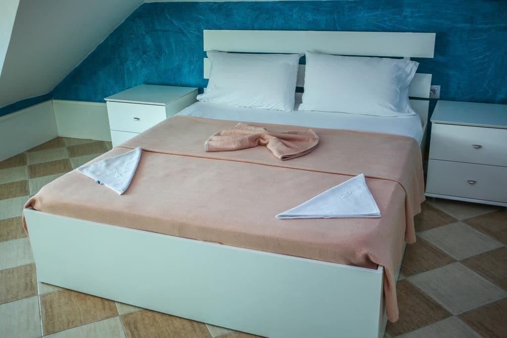Hotel Vila Aeroport Rinas Dış mekan fotoğraf