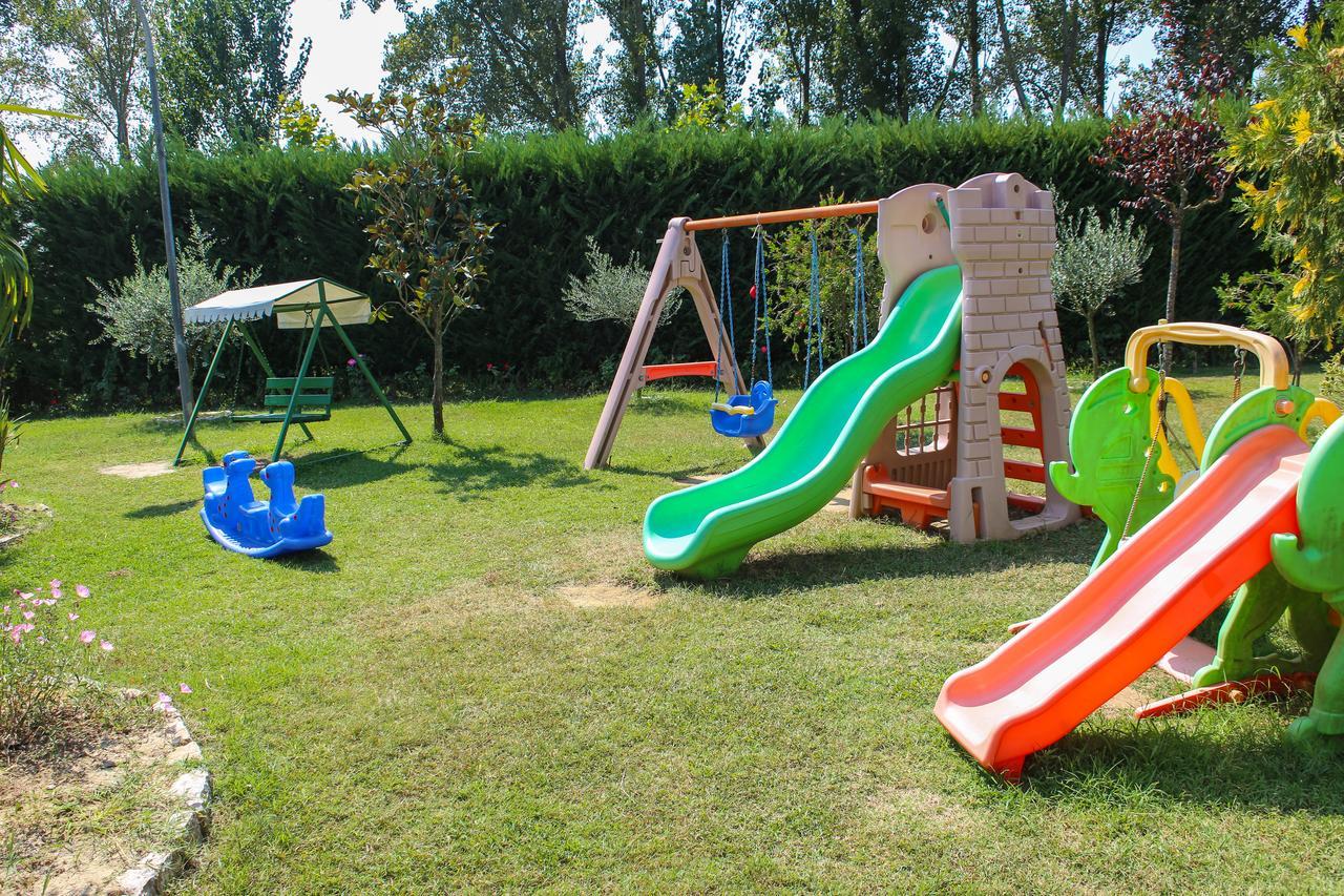Hotel Vila Aeroport Rinas Dış mekan fotoğraf