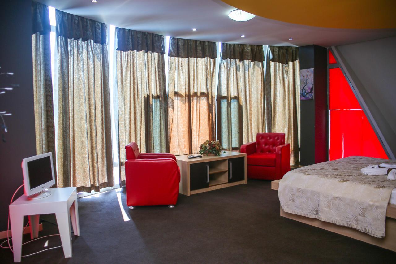 Hotel Vila Aeroport Rinas Dış mekan fotoğraf
