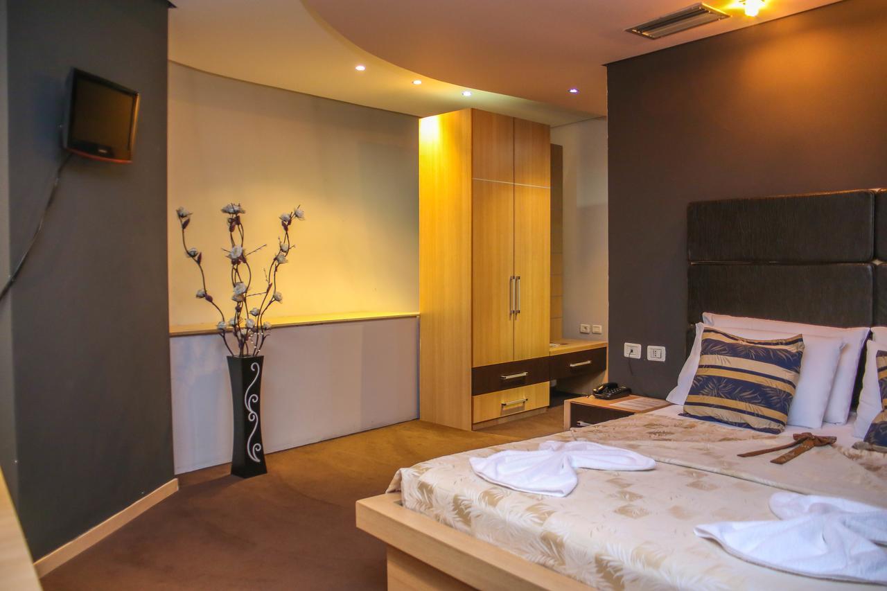 Hotel Vila Aeroport Rinas Dış mekan fotoğraf