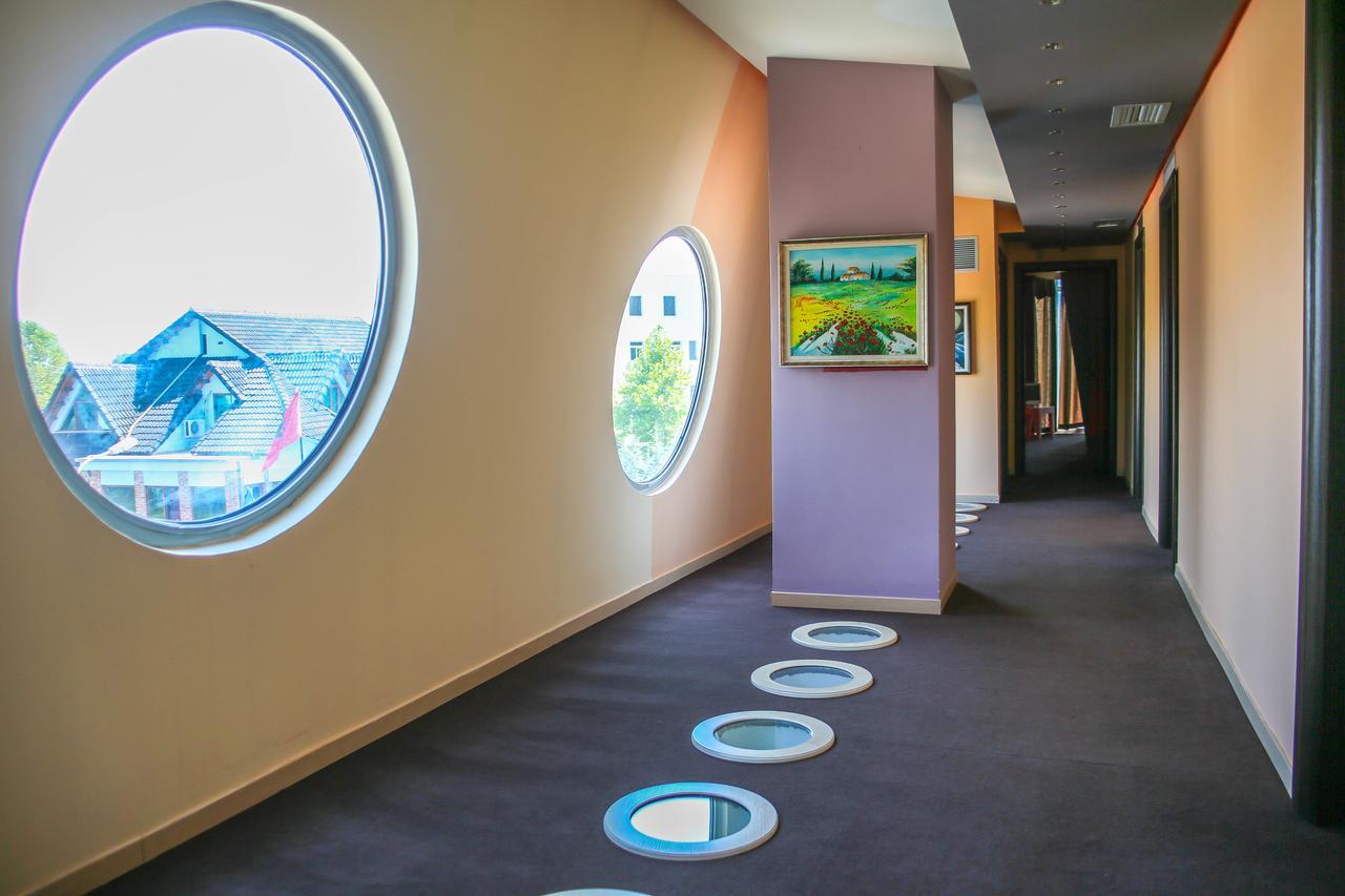 Hotel Vila Aeroport Rinas Dış mekan fotoğraf