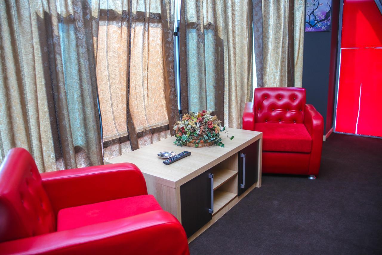 Hotel Vila Aeroport Rinas Dış mekan fotoğraf