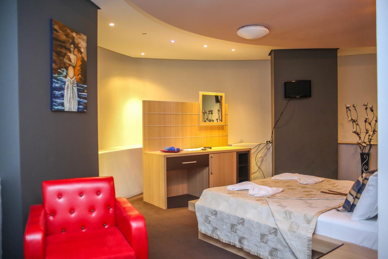 Hotel Vila Aeroport Rinas Dış mekan fotoğraf