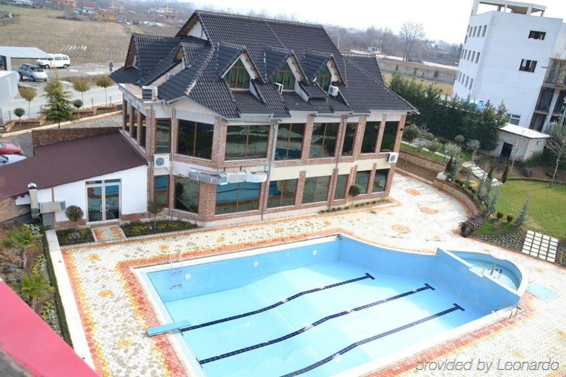Hotel Vila Aeroport Rinas Dış mekan fotoğraf